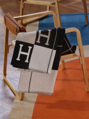 ホームテキスタイル：プレード、クッション、カシミヤ | Hermès